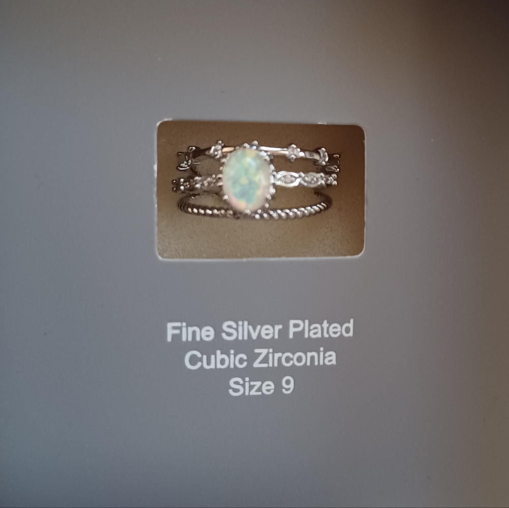 NIB FINE SILVER PLATED CZ FAUX OPAL 3 RING BAND RING SIZE 9.